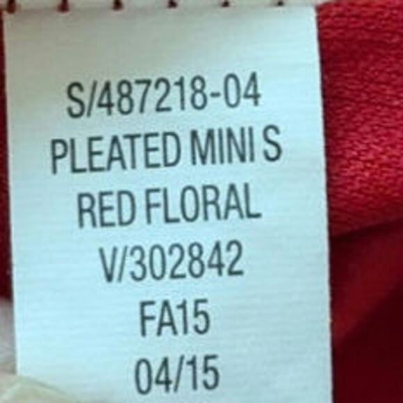Old Navy Pleated Red Floral Mini Skirt Size Medium - Picture 5 of 6